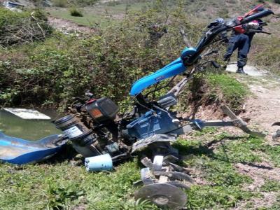 Tarla sürerken patpat makinesi hastanelik etti
