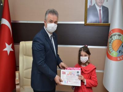 “İstiklal Marşı’nı Ezbere Okuma Yarışması' ödülleri verildi
