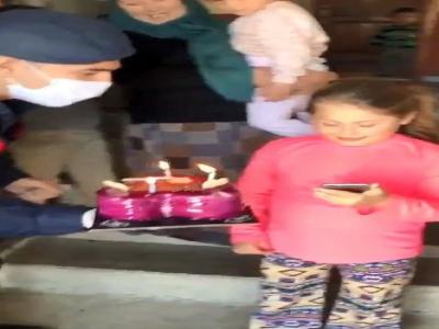 Jandarmadan minik Azra’ya doğum günü sürprizi
