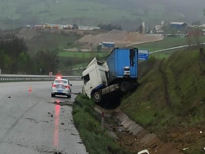 TIR sürücüsü ambulans helikopter yetişti