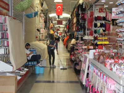 Koronadan kapanan Yabancılar Çarşısı tekrar açıldı
