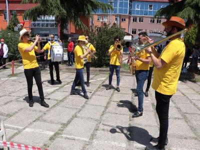 Hemşireler oynayarak stres attılar
