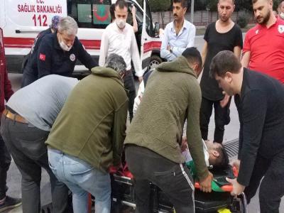 Samsun’da halk otobüsü ile çarpışan motosikletteki gençler ağır yaralandı
