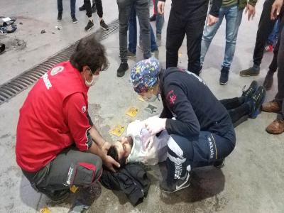 Motosikletli gençlerin kaza anı kamerada
