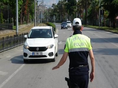 Jandarma ve polisten maske ve izin belgesi denetimi
