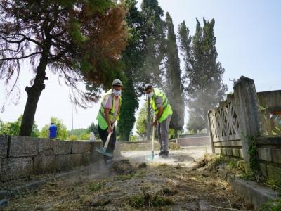 Terme’de mezarlıklara bayram bakımı
