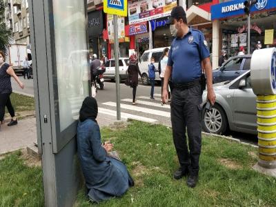 Kimliksiz dilenci polise zor anlar yaşattı
