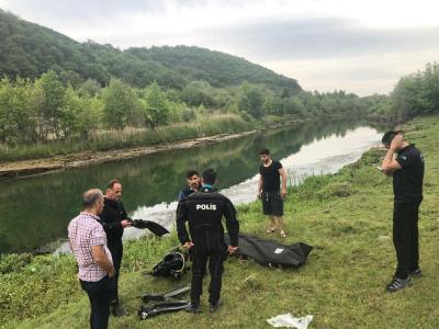 Serinlemek için Kızılırmak’a giren çocuk boğuldu
