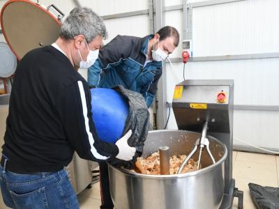Sokak hayvanlarına 47 ton mama dağıtıldı

