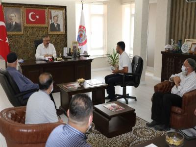 Mevlana Külliyesi Eğitim Merkezi yöneticilerinden Başkan Kılıç’a plaket
