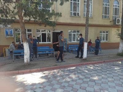 Cami avlusunda bıçaklama
