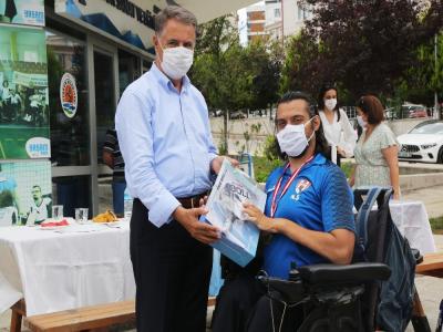 Başkan Cemil Deveci’den engelsiz raketlere şampiyonluk ödülü
