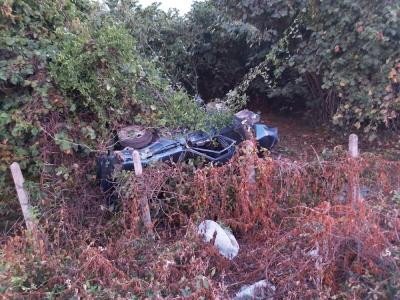 OTOMOBİLİN CAMINDAN FIRLADILAR