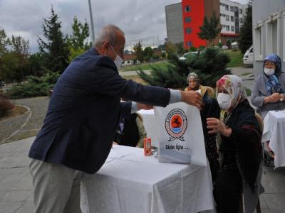 Yaşlılara sazlı sözlü moral günü
