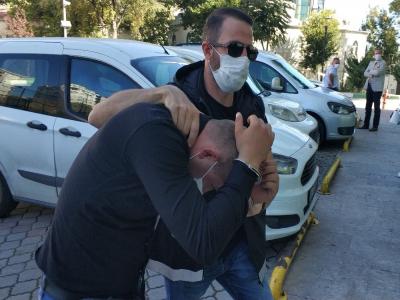 GÖRÜNEN YANI OTOBÜS MUAVİNİ YA DİĞER YANI