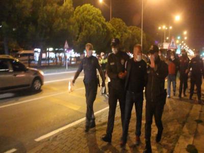 Alkollü şahıslar polise zor anlar yaşattı
