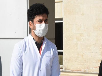 Afganistanlı doktor koronayı yendi
