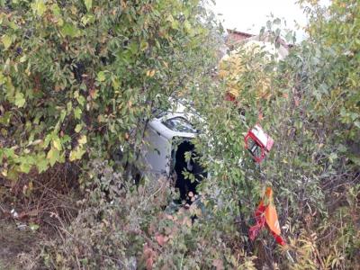 Hafif ticari araç şarampole devrildi: 4 yaralı
