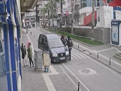 Vatandaşa yumruk atan polise soruşturma
