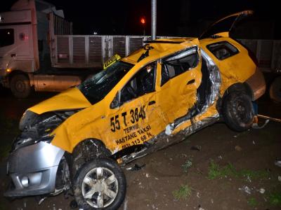 Samsun’da tır ticari taksiye çarptı: 3 yaralı
