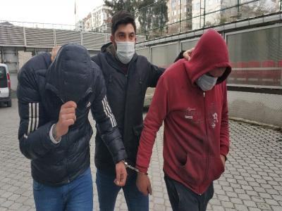 Uyuşturucu hapla yakalanan 2 kişi adliyede
