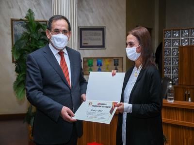 Başkan Demir’den personele forma hediyesi
