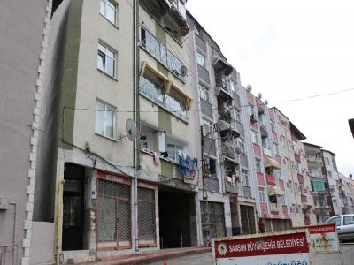 Samsun’da fıkralara konu olacak apartman
