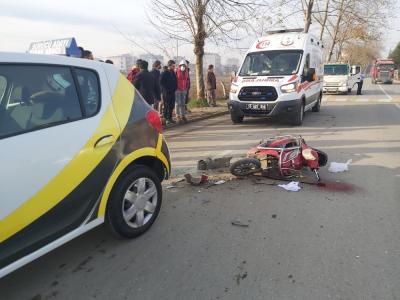 Motosiklet sürücü adayı aracına çarptı: 1 yaralı
