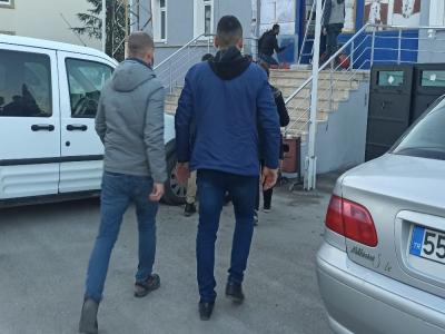 Düşük ayarlı bilezikleri 22 ayar diye satan 3 kişi yakalandı
