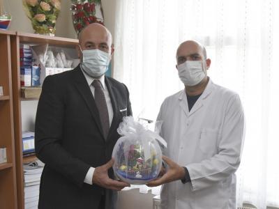 Başkan Togar: 'Sağlık çalışanlarımız başımızın tacı'

