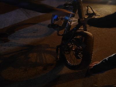 Otomobil önce tıra ardından bisiklete çarptı: 2 yaralı
