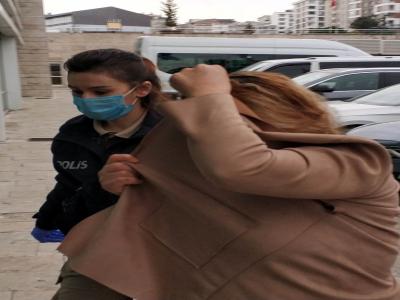 Ziyaretine gittikleri yaşlı kadına para verip 'bereketli olsun diye paranın yanına koy' diyerek 5 bin lira çaldılar