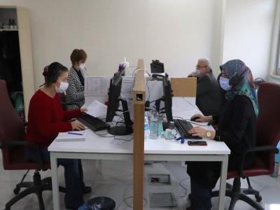 Eğitimciler ve sağlıkçılar koronaya karşı omuz omuza
