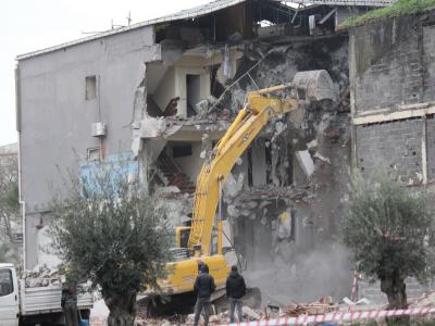 Saathane Meydanı’nda yıkım devam ediyor
