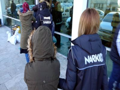 12 kilo 350 gram esrarla yakalanan baba-kız ve yeğeni adliyede
