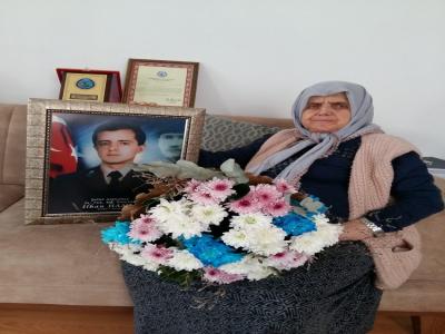 Şehit annesinden Mehmetçik Vakfı’na bağış
