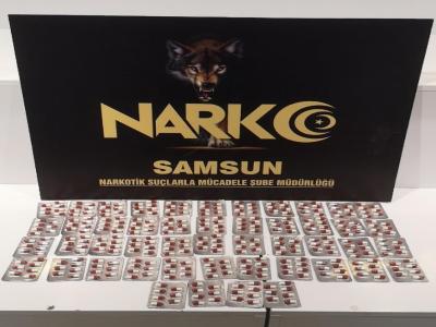 Bekçiler tarafından uyuşturucu hapla yakalandı
