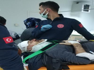 Otomobil dere yatağına yuvarlandı: 2 yaralı
