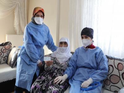 Asırlık nineye korona aşısı

