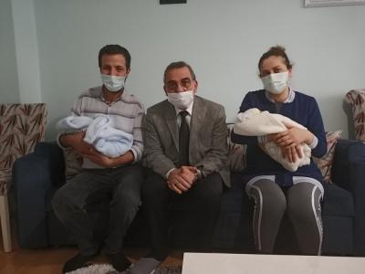 İlkadım’dan yeni doğan ikizlere çeyrek altın
