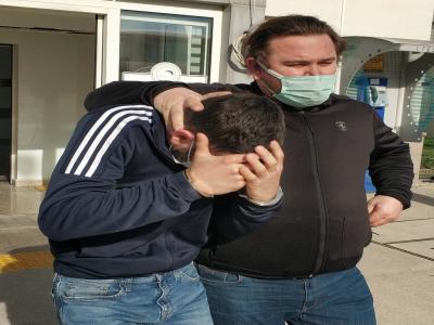 Uyuşturucuyu atıp kaçarken yakalandı
