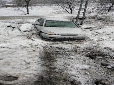 Samsun’da kardan kayan otomobil şarampole uçtu
