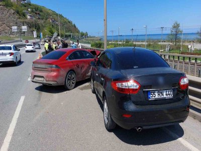 4 ARAÇ ÇARPIŞTI 3 YARALI