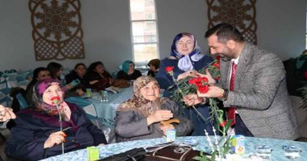 Kadınlar En Değerli  Varlıklarımızdır