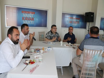 AK PARTİ AİLESİ KAHVALTIDA BULUŞTU