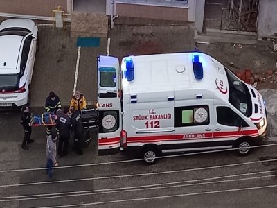 ASANSÖR BOŞLUĞUNA DÜŞTÜ AĞIR YARALANDI