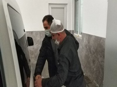BABASI BIÇAKLADI KARDEŞİ SİLAHLA VURDU