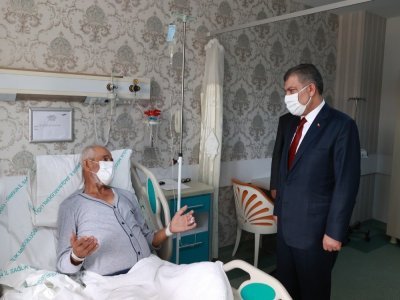 BAKAN KOCA,SAMSUN'DA HASTA ZİYARET ETTİ