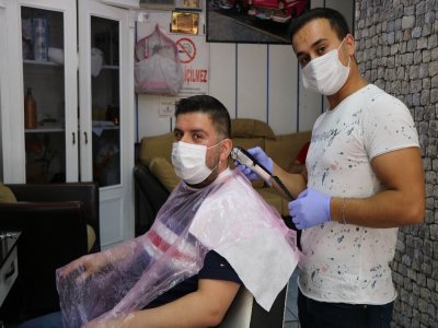 BERBER KORONA İNDİRİMİ İSTEDİ