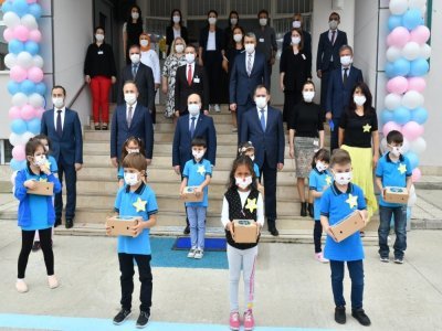 BİR GÜNDE 11 BİN SİMİT DAĞITTI